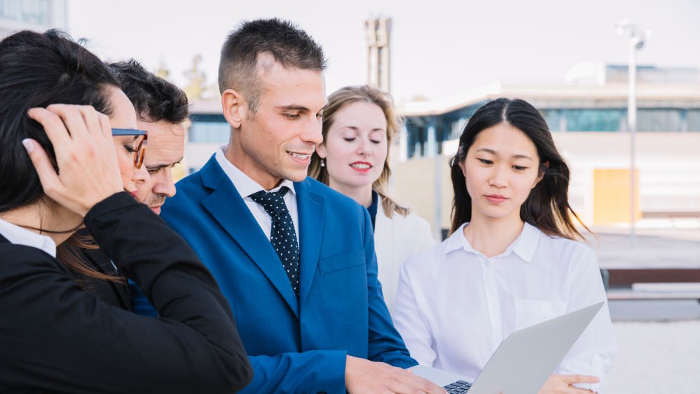 Key Differences Between Nearshore, Onshore, and Offshore Outsourcing Models