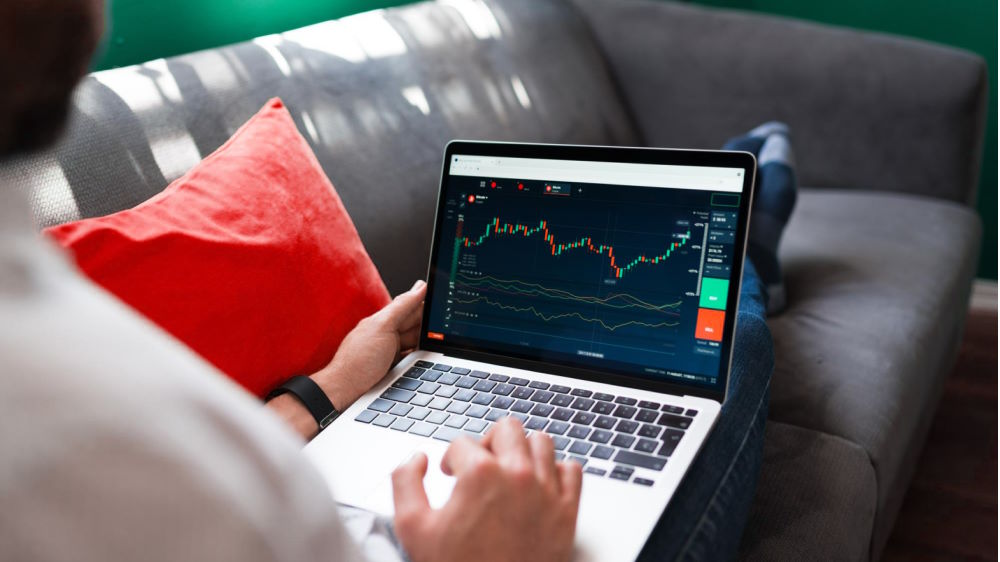 Explaining the Use of Software in Trading