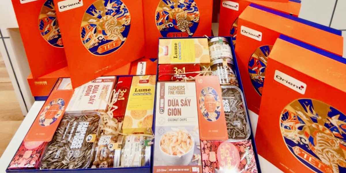 Handing out Lunar New Year gifts for employees