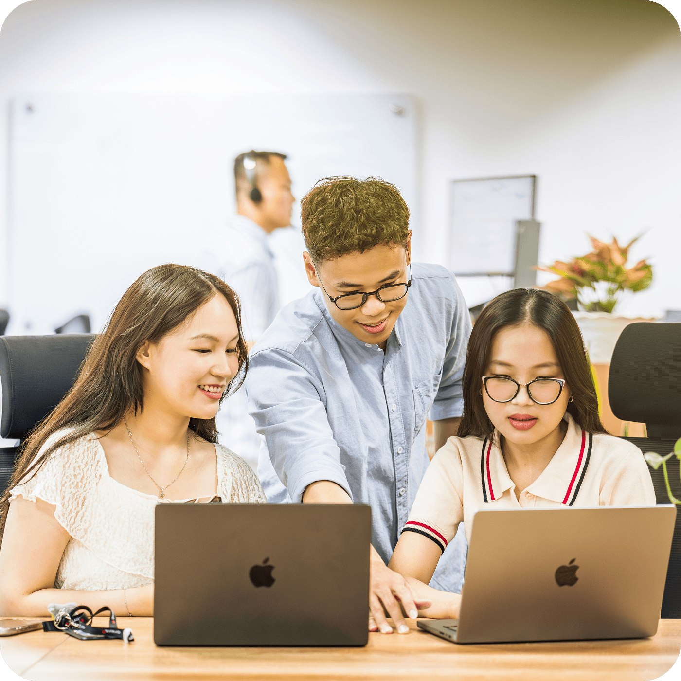 We build teams to power your business